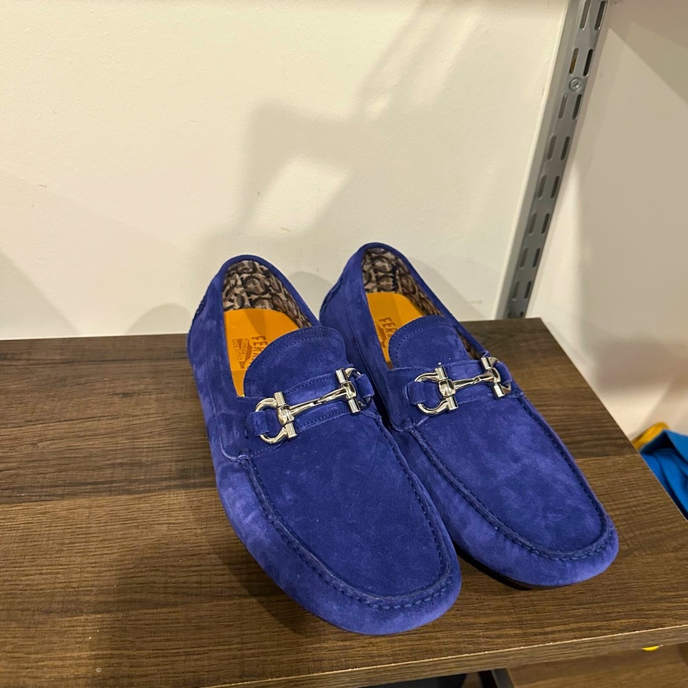 Salvatore ferragamo driver loafers in blue suede NWT/unworn pristine condition